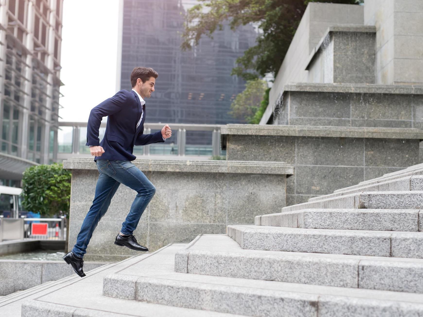 Walking man. Бизнесмен. Степ мен. Man on Stairs.