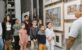 children in gallery learning about Aboriginal art