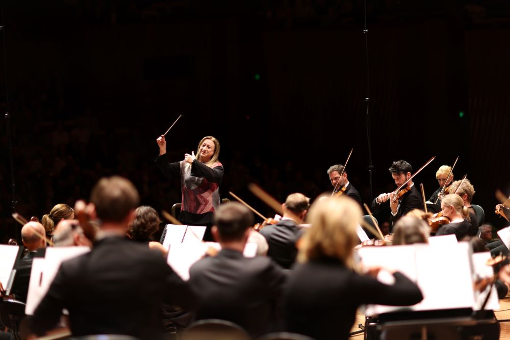 Simone Young conducts the Sydney Symphony. 