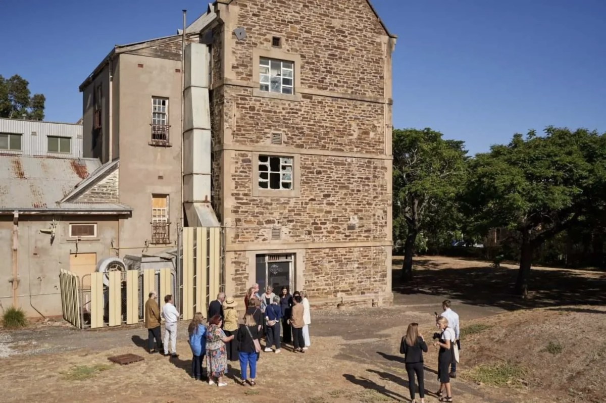 People outside heritage stone building on sunny day. Adelaide School of Art